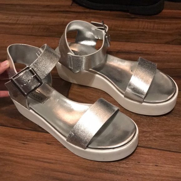 steve madden recover sandals